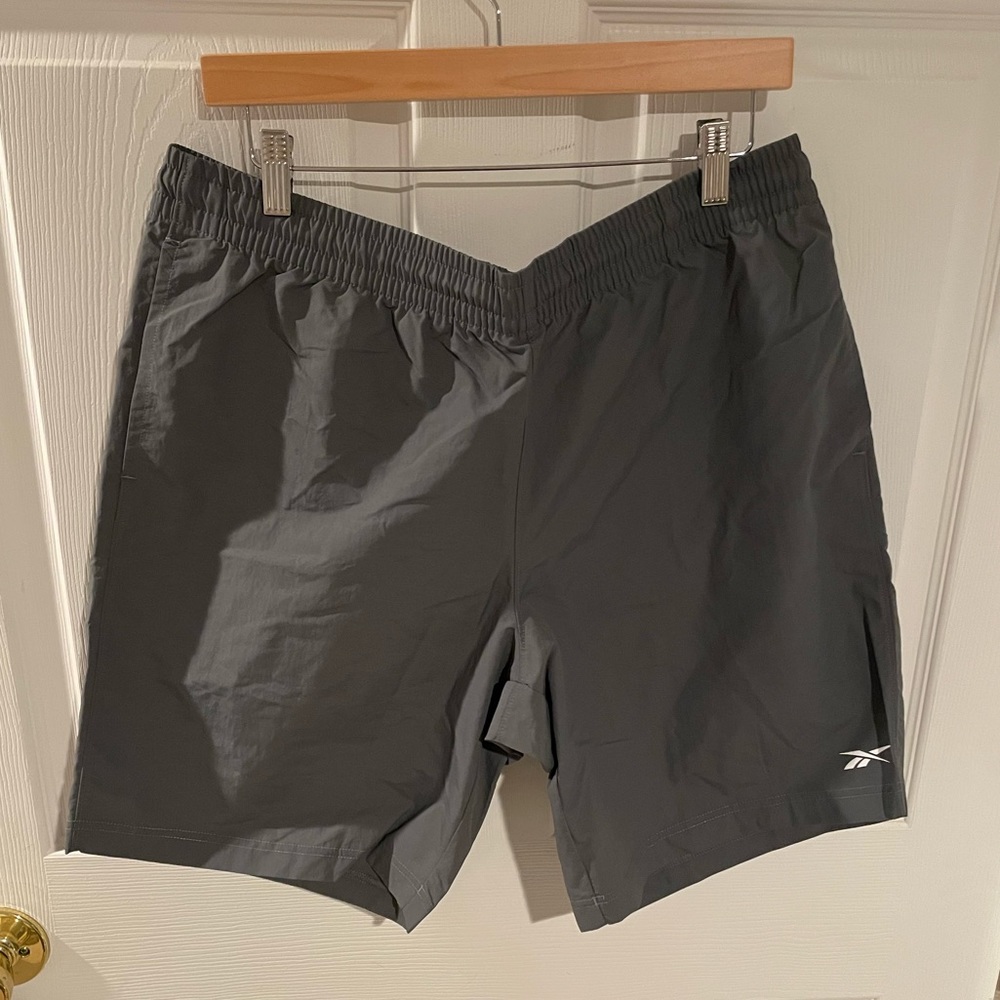 Men’s size large Reebok work out shorts NWOT